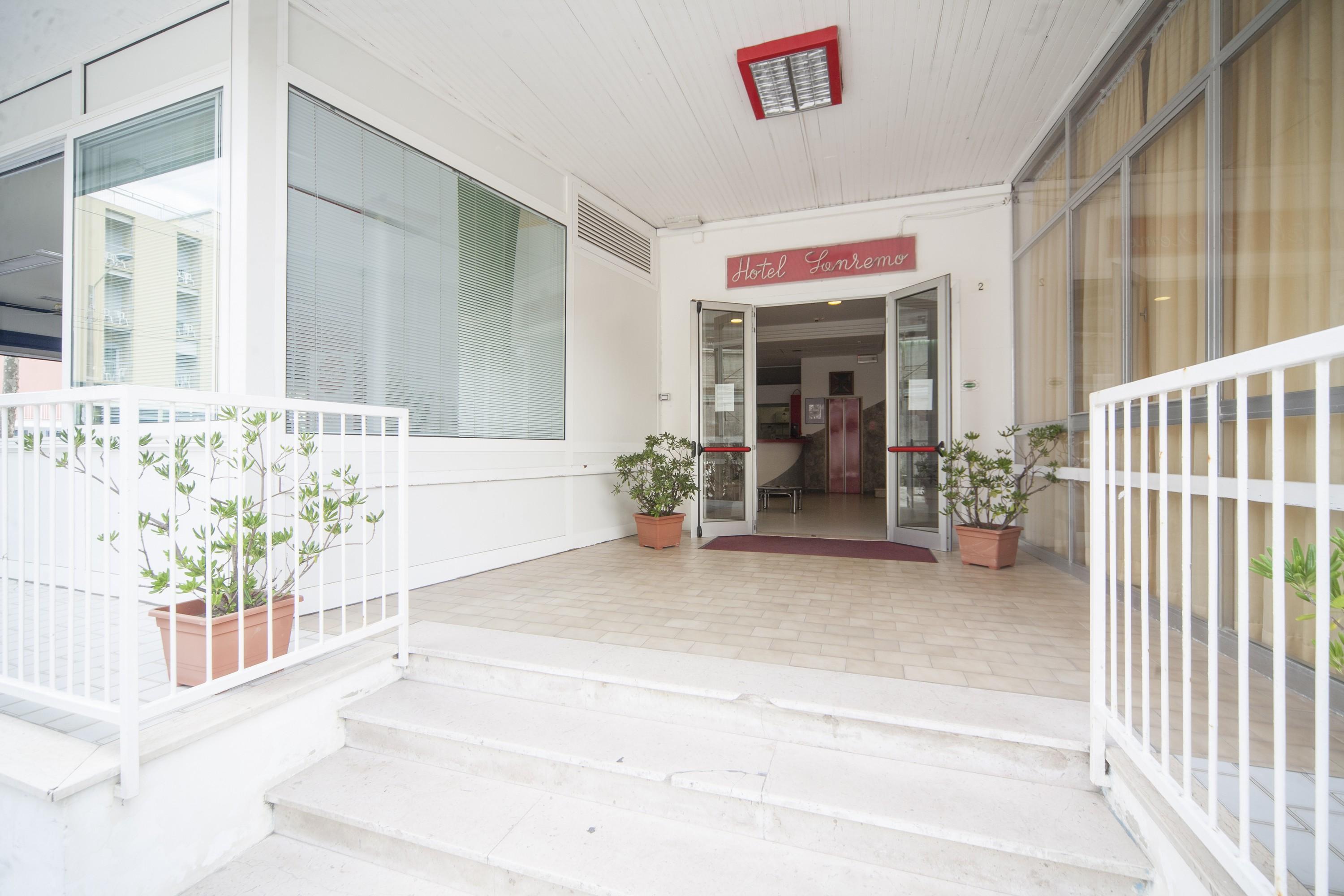 Hotel Sanremo Римини Екстериор снимка