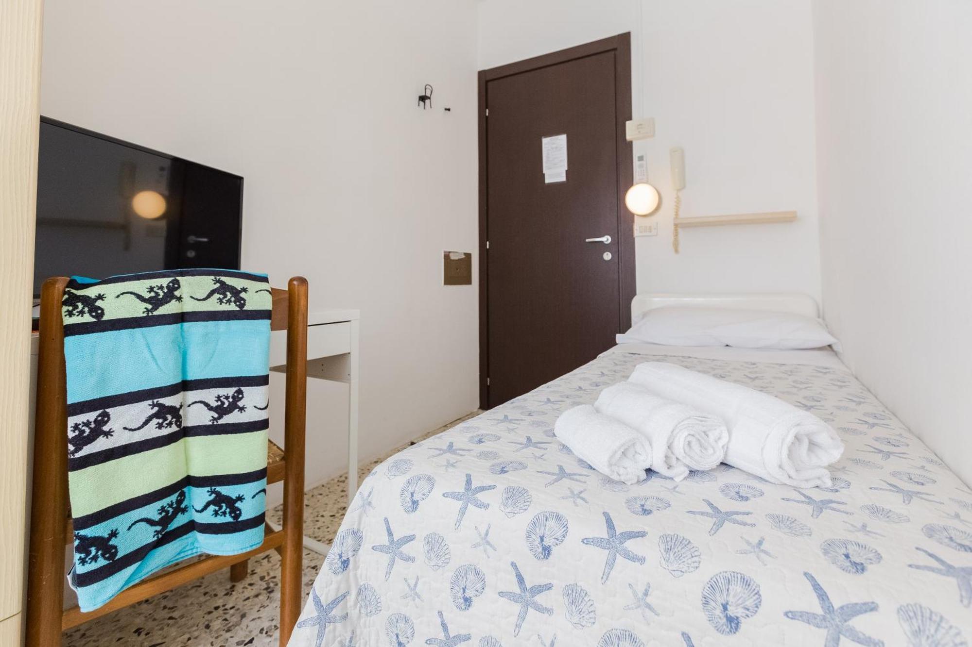 Hotel Sanremo Римини Стая снимка