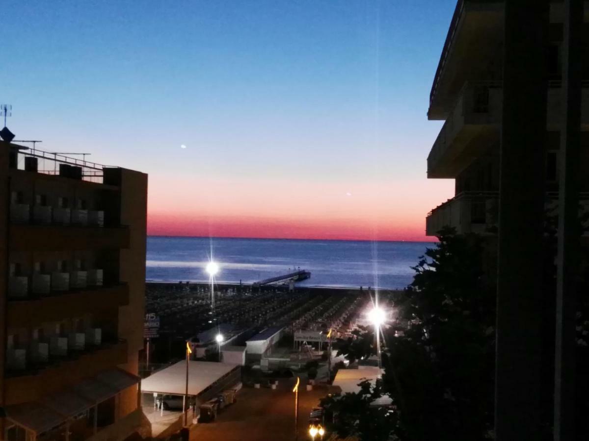 Hotel Sanremo Римини Екстериор снимка