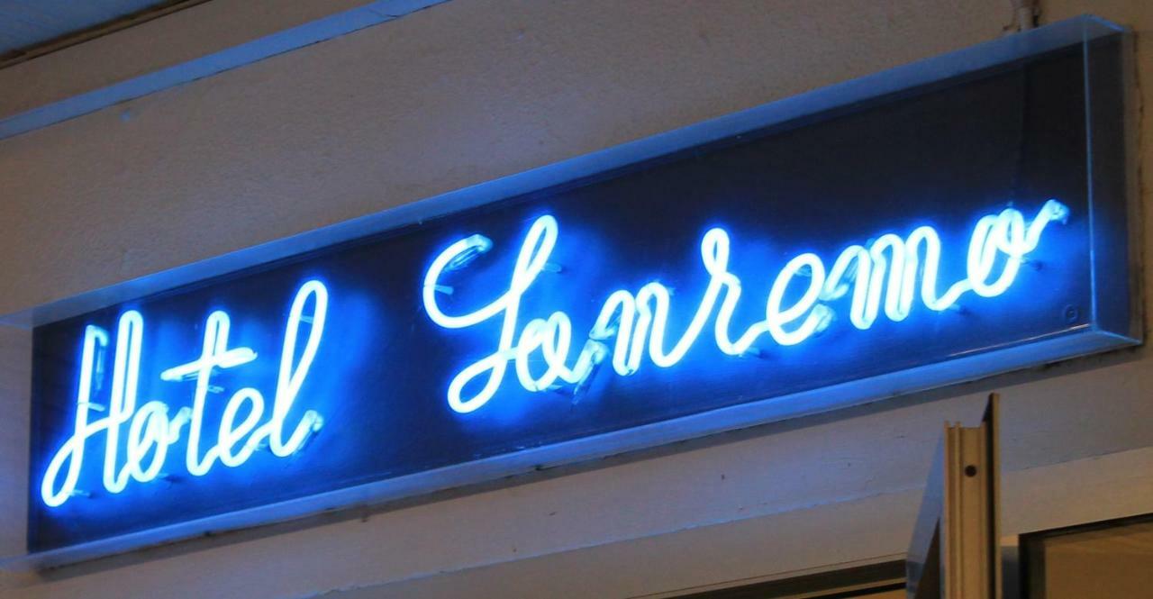 Hotel Sanremo Римини Екстериор снимка