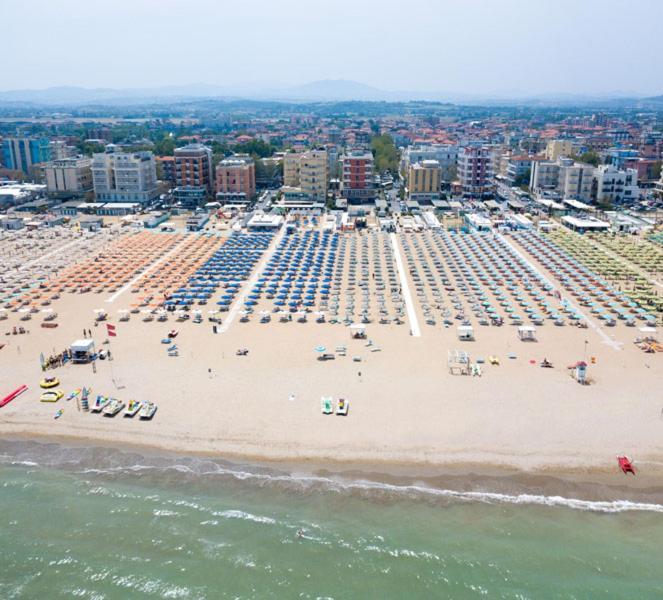 Hotel Sanremo Римини Екстериор снимка
